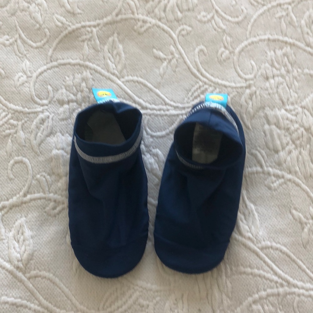 One step ahead swim socks Sz large